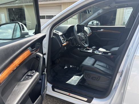 Used 2023 Audi Q5 e Premium Plus w/ Premium Plus Package AWD/4WD image 16