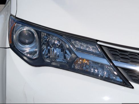 Used 2013 Toyota RAV4 LE FWD image 10