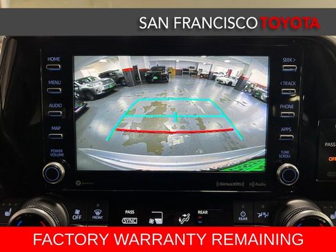 Used 2021 Toyota Highlander XLE AWD/4WD image 28