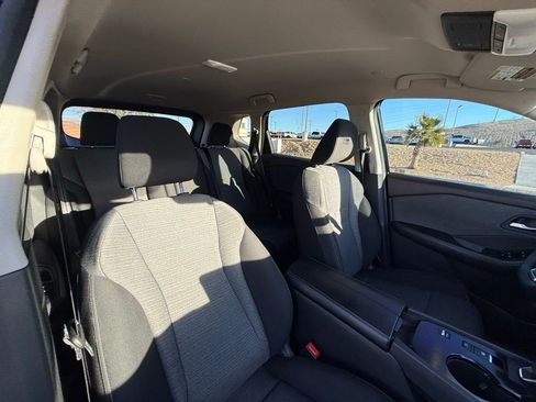 Used 2023 Nissan Rogue SV image 14