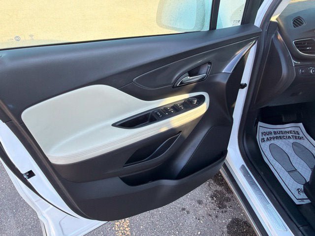 Used 2018 Buick Encore Essence w/ Experience Buick Package FWD image 18
