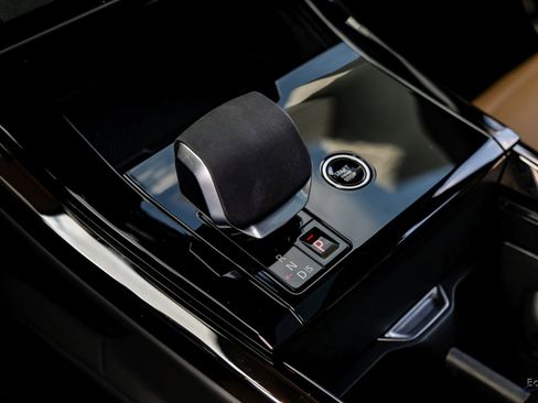 Used 2024 Land Rover Range Rover Sport SE image 48