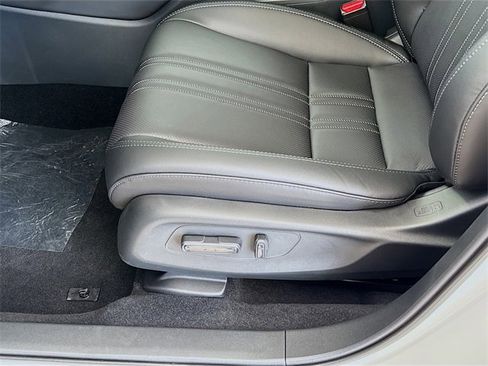 New 2025 Honda HR-V EX-L image 18