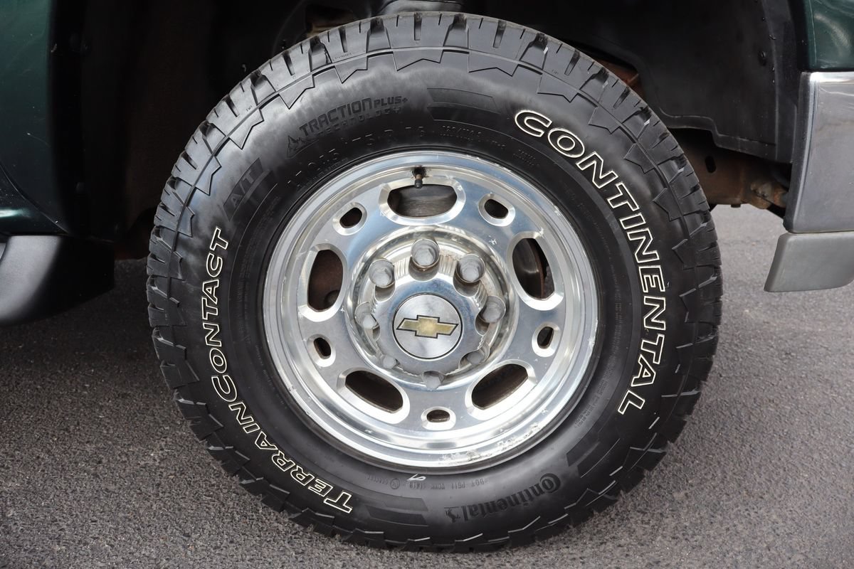 Used 2002 Chevrolet Suburban 2500 LT AWD/4WD image 43