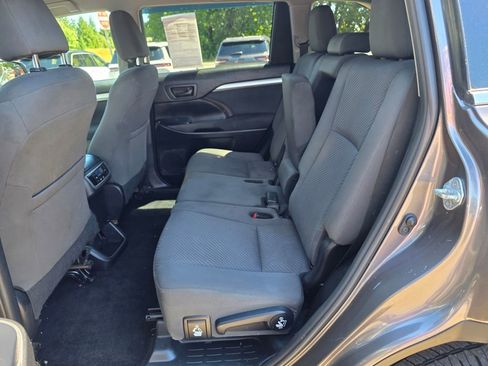 Used 2019 Toyota Highlander LE image 9