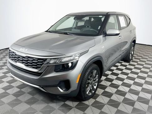 Used 2023 Kia Seltos LX AWD/4WD image 4