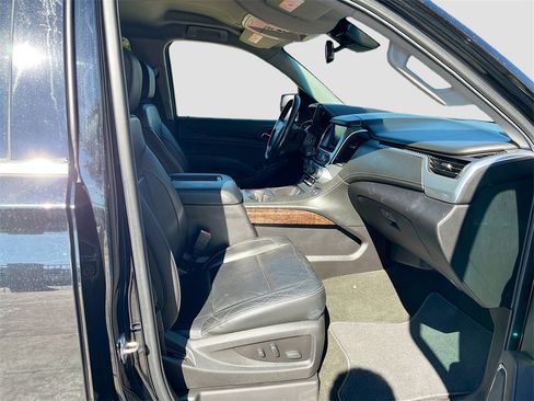 Used 2017 Chevrolet Suburban LT image 29