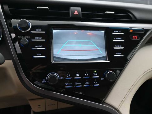 Used 2019 Toyota Camry LE image 14