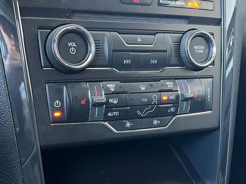 Used 2017 Ford Explorer XLT w/ Equipment Group 202A FWD image 22
