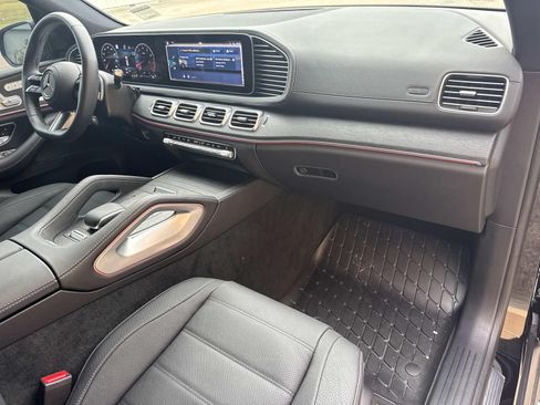 Used 2025 Mercedes-Benz GLS 580 4MATIC image 14