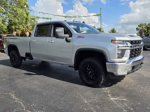 Certified 2022 Chevrolet Silverado 2500 LT w/ Convenience Package AWD/4WD image 7