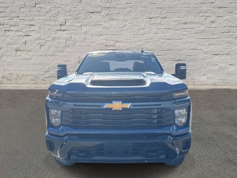 Used 2024 Chevrolet Silverado 2500 Custom w/ Custom Convenience Package AWD/4WD image 4