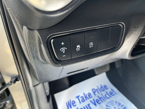 Used 2025 Kia Soul LX w/ LX Technology Package FWD image 21