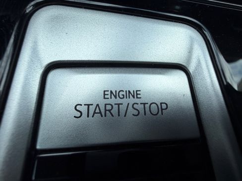 Used 2024 Volkswagen Atlas SE w/ Panoramic Sunroof Package image 30