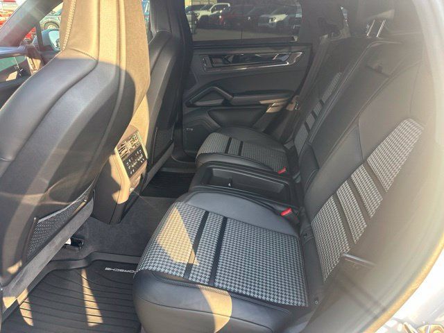 Used 2025 Porsche Cayenne GTS AWD/4WD image 26
