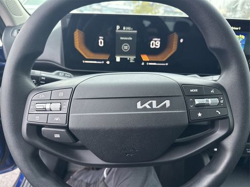 New 2025 Kia K4 LXS image 15