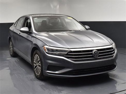 Used 2019 Volkswagen Jetta R-Line image 2