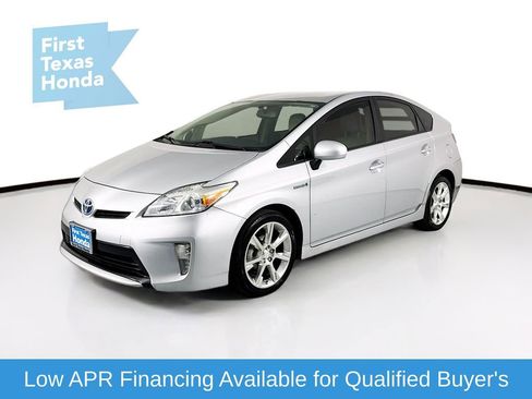 Used 2014 Toyota Prius Three image 3