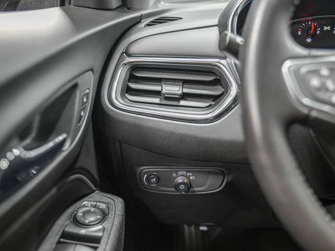 Used 2023 Chevrolet Equinox LT image 18