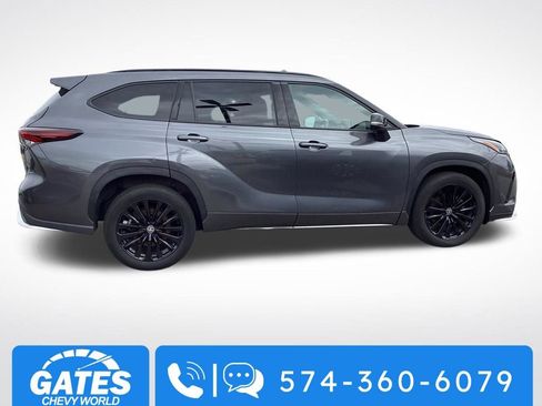 Used 2025 Toyota Highlander XSE AWD/4WD image 11