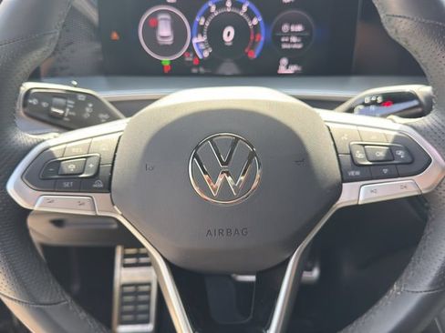 Certified 2026 Volkswagen Tiguan SE R-Line FWD image 22