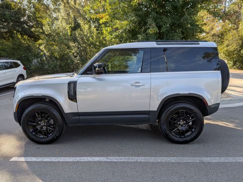 Used 2023 Land Rover Defender 90 S image 6