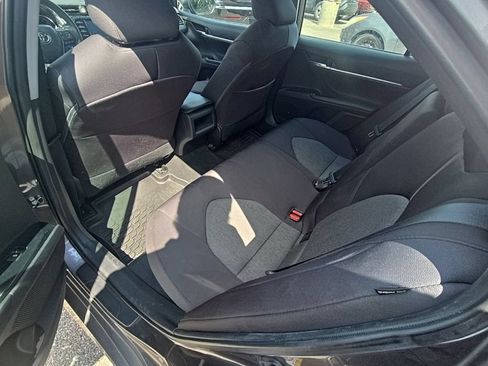 Used 2019 Toyota Camry LE FWD image 11