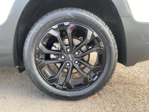 Used 2020 GMC Terrain SLE w/ Driver Convenience Package FWD image 18