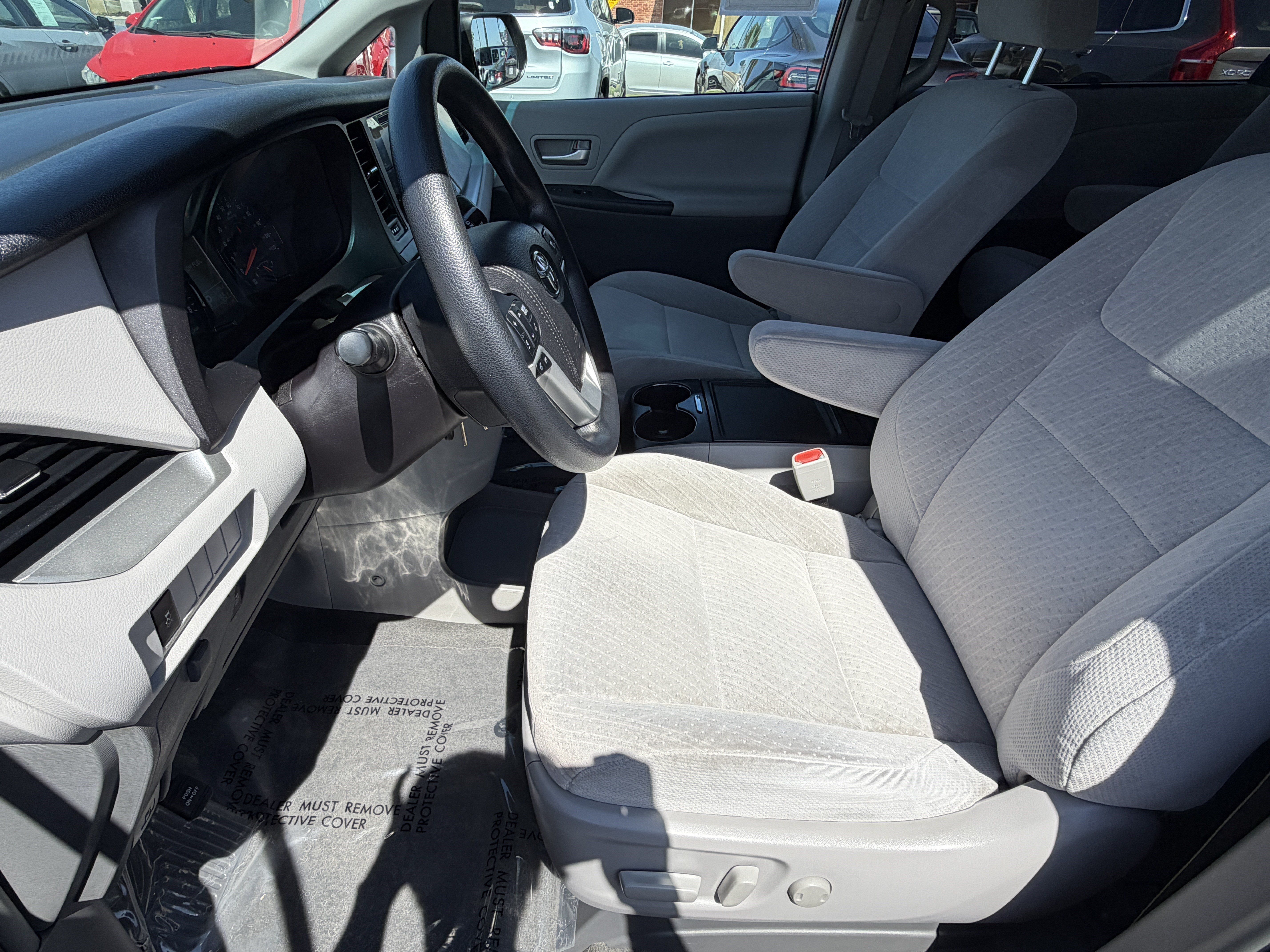 Used 2017 Toyota Sienna LE FWD image 15