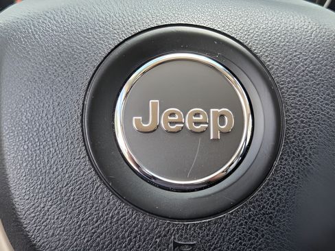 Used 2016 Jeep Cherokee Latitude FWD image 22