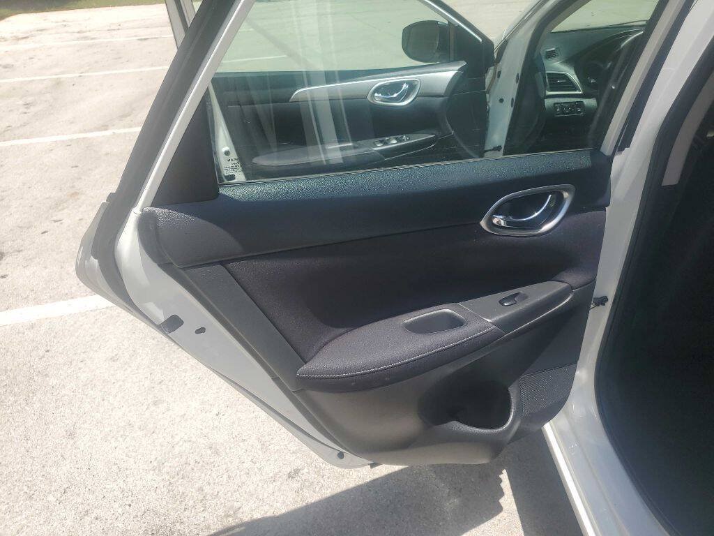 Used 2014 Nissan Sentra SV FWD image 19