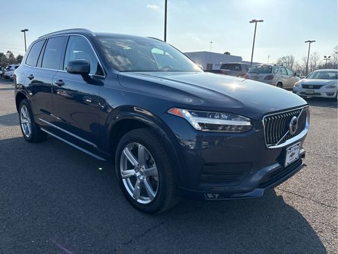 Used 2022 Volvo XC90 T5 Momentum image 1