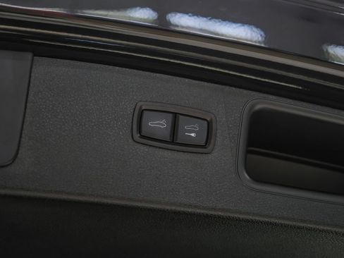 Used 2024 Porsche Macan AWD/4WD image 67