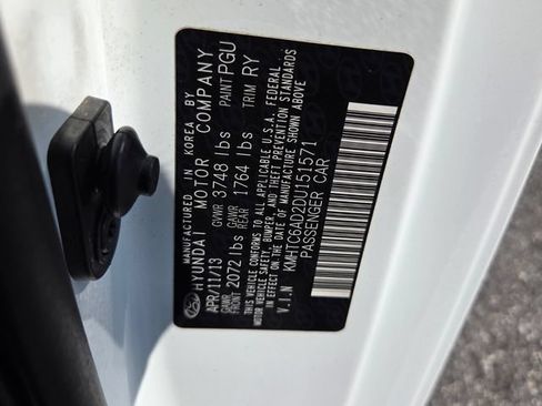 Used 2013 Hyundai Veloster w/ Tech Pkg FWD image 18
