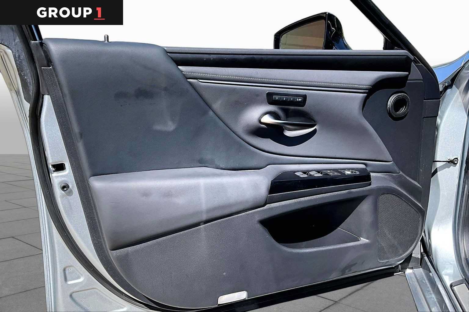 Used 2025 Lexus ES 350 w/ Premium Package FWD image 19