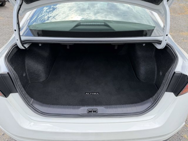 Used 2024 Nissan Altima 2.5 SV FWD image 12