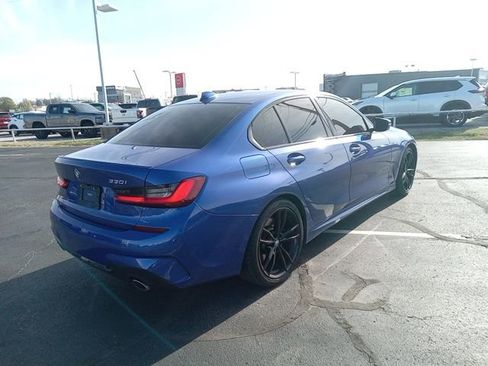 Used 2022 BMW 330i Sedan w/ M Sport Package image 7