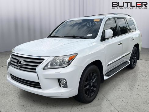 Used 2013 Lexus LX 570 4WD w/ Luxury Pkg image 2