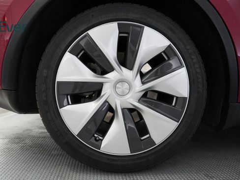 Used 2021 Tesla Model Y Long Range image 18