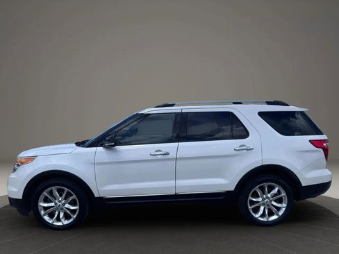 Used 2014 Ford Explorer XLT w/ Equipment Group 202A FWD image 4