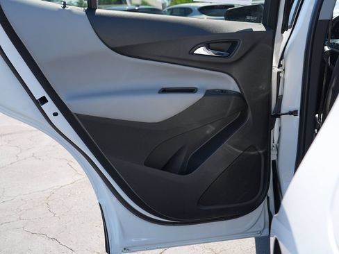 Used 2021 Chevrolet Equinox LS AWD/4WD image 19