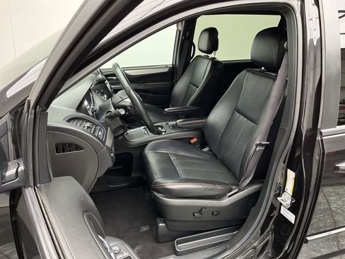 Used 2016 Dodge Grand Caravan R/T image 8