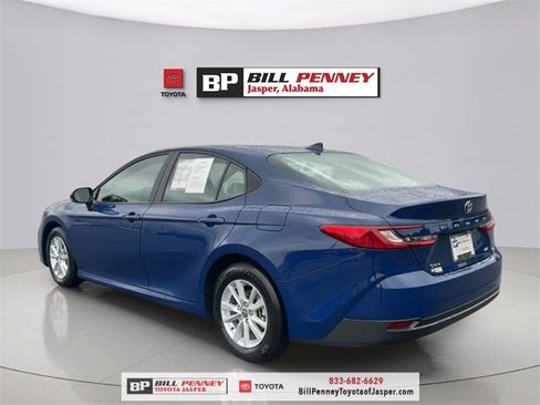 Used 2025 Toyota Camry LE image 3