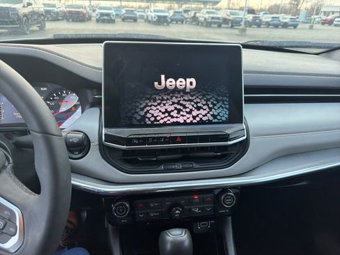 Used 2023 Jeep Compass Limited image 11