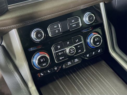 Used 2021 GMC Yukon XL Denali w/ Denali Premium Package image 28