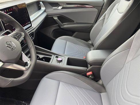 New 2026 Volkswagen Tiguan SE R-Line image 10