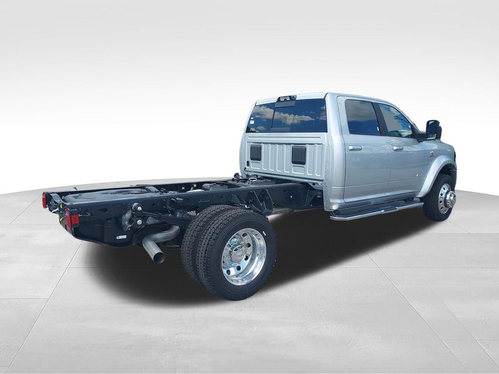 New 2026 RAM 5500 4x4 Crew Cab w/ Laramie Trim Package image 5