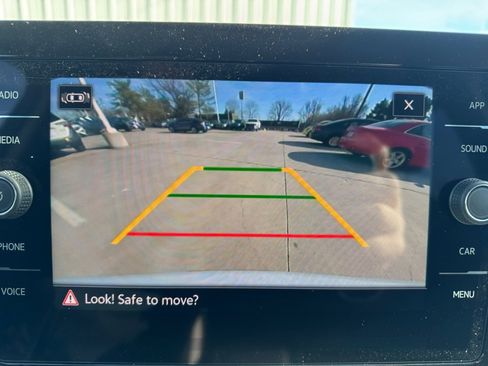 New 2026 Volkswagen Taos SE image 19