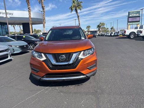 Used 2020 Nissan Rogue SV FWD image 2