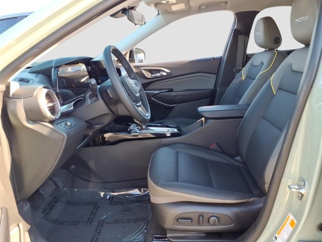 Used 2026 Chevrolet Trax ACTIV w/ Sunroof Package FWD image 12